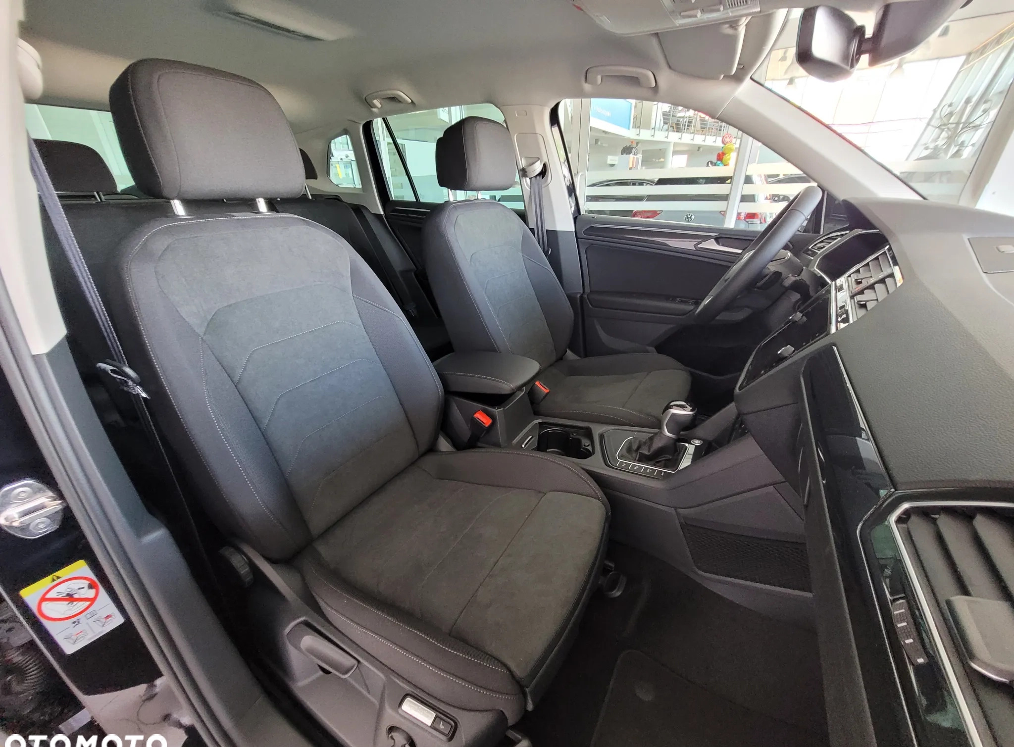 Volkswagen Tiguan cena 179990 przebieg: 5, rok produkcji 2024 z Sławków małe 106